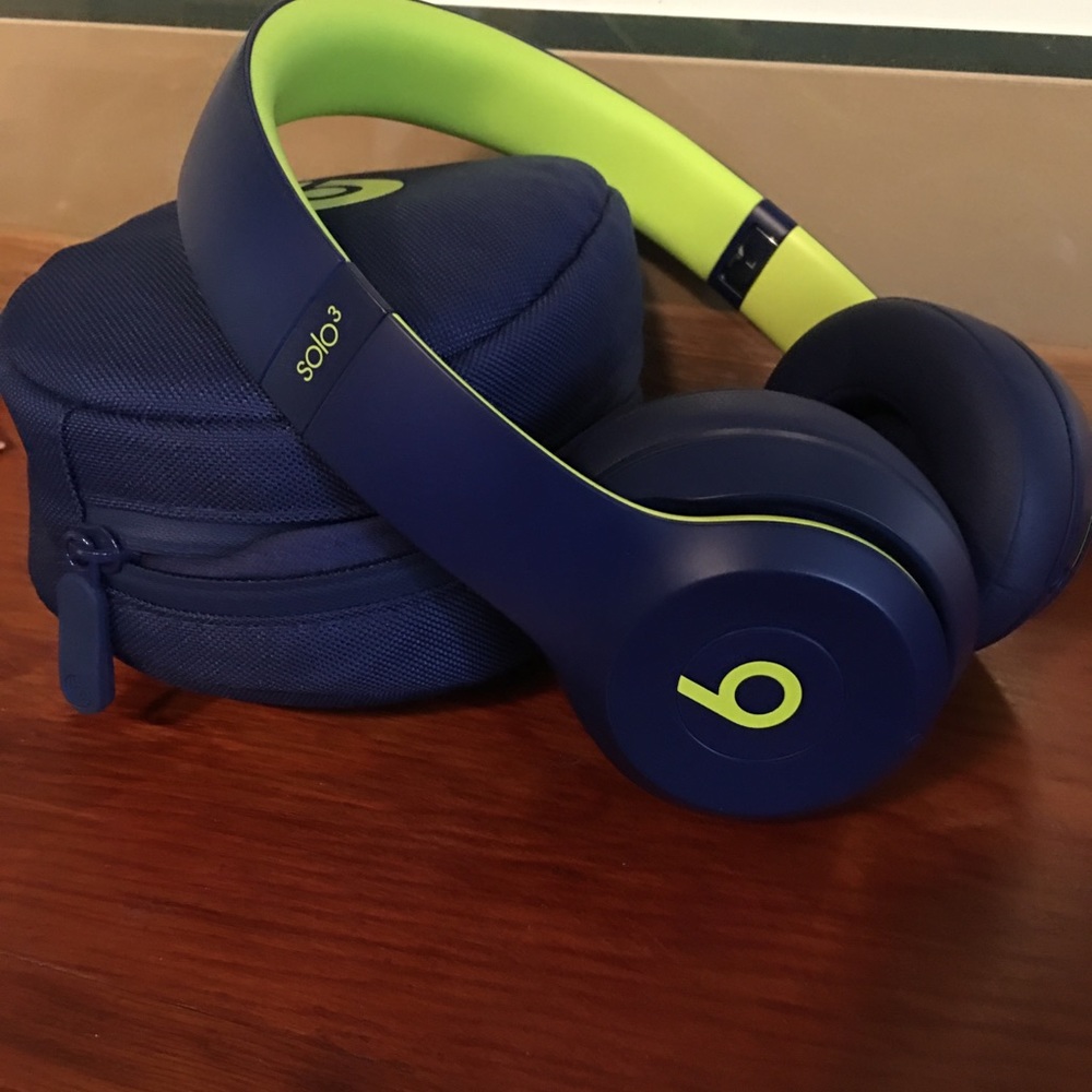 Beat Solo 3 wireless headphones